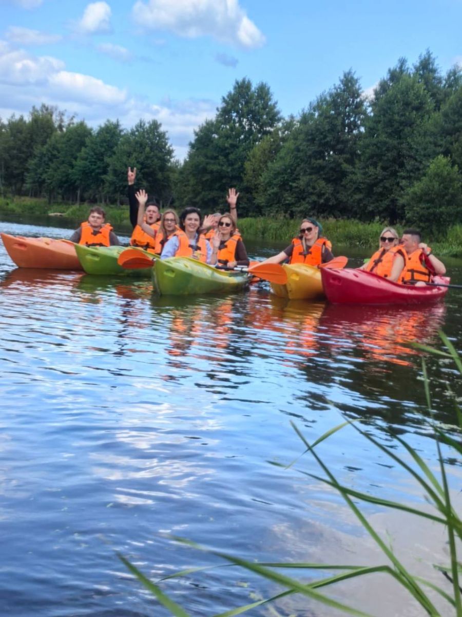 Вместе — мы сила и на работе, и на воде!